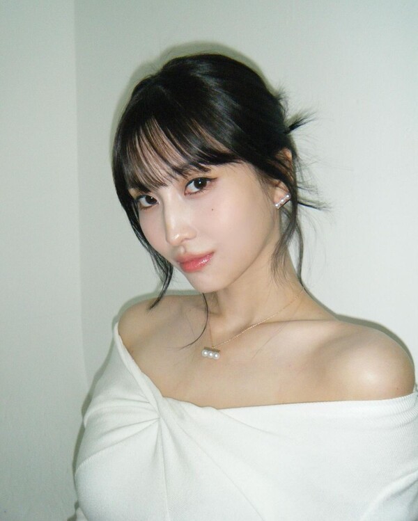 '인간 진주' 트와이스 모모, 우아한 매력 공개